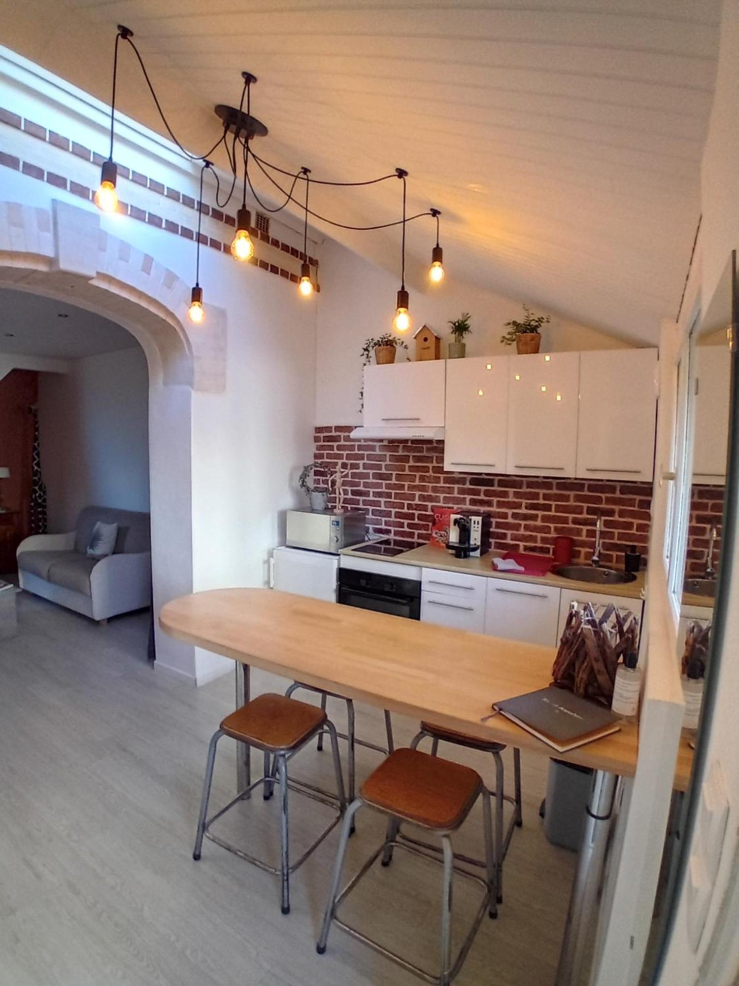 Ferienwohnung Les Etapes Chartraines Parking Wifi Jaccuzi Chartres Exterior foto